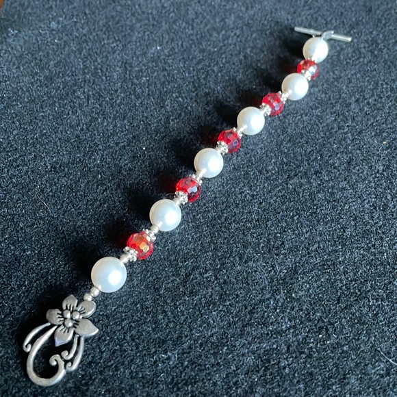 Swarovski & Shell Pearl Bracelet - Picture 3 of 3